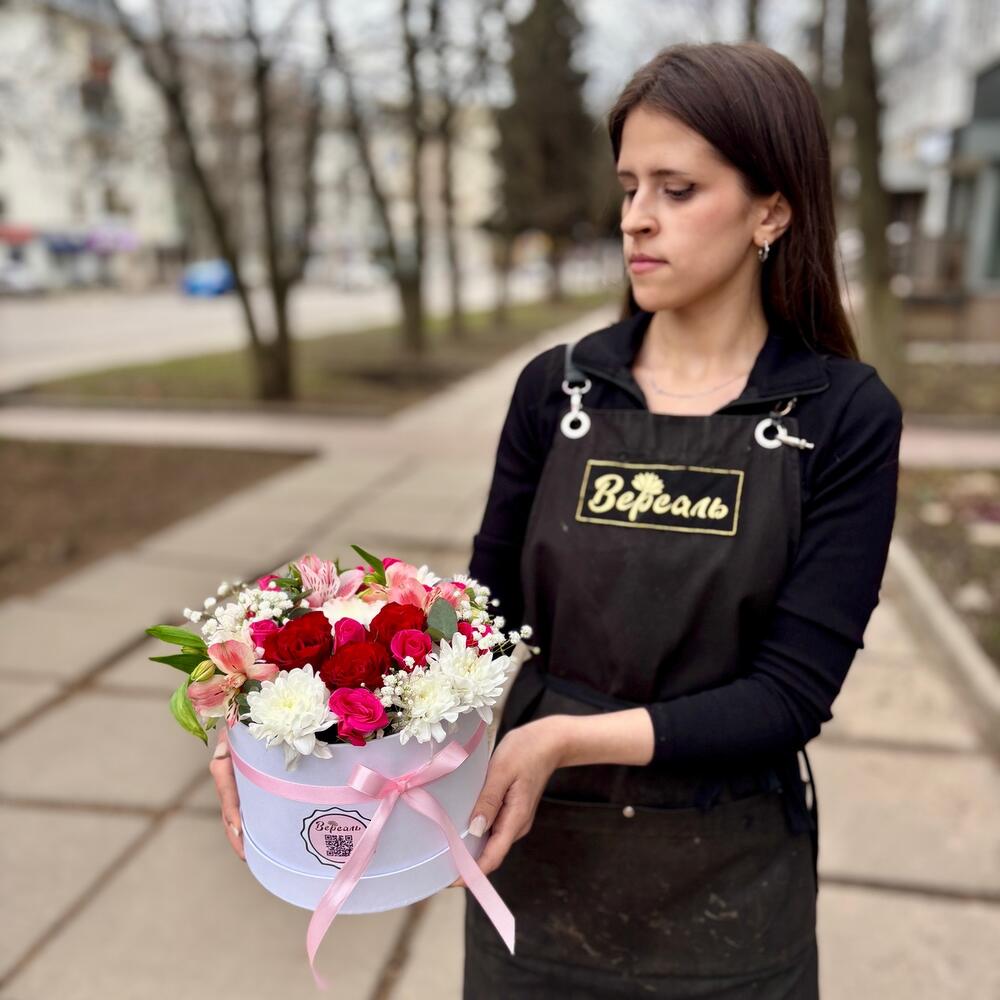 Маленькая коробочка с цветами