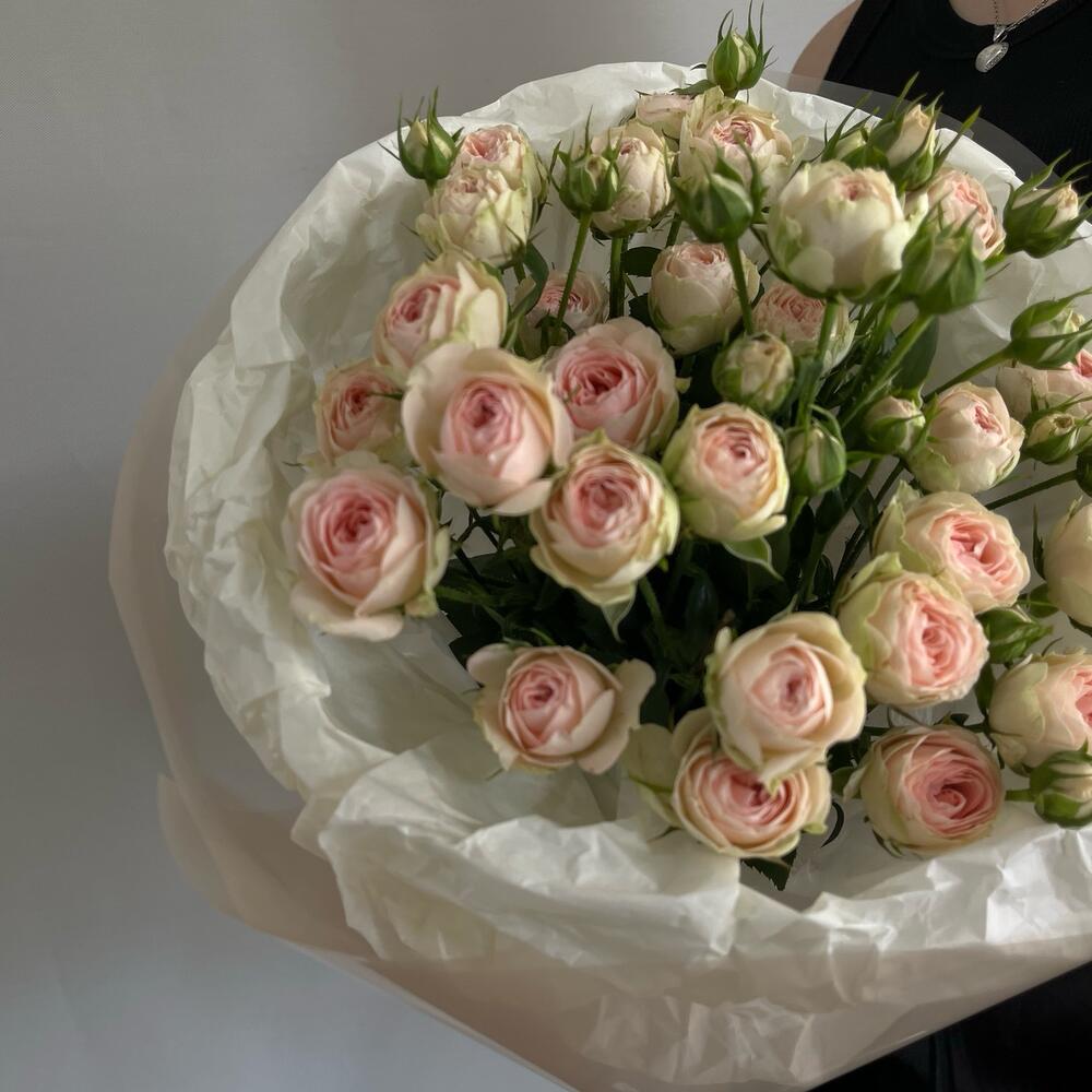 Lovely 🤍 букет из пионовидных кустовых роз 🌸
