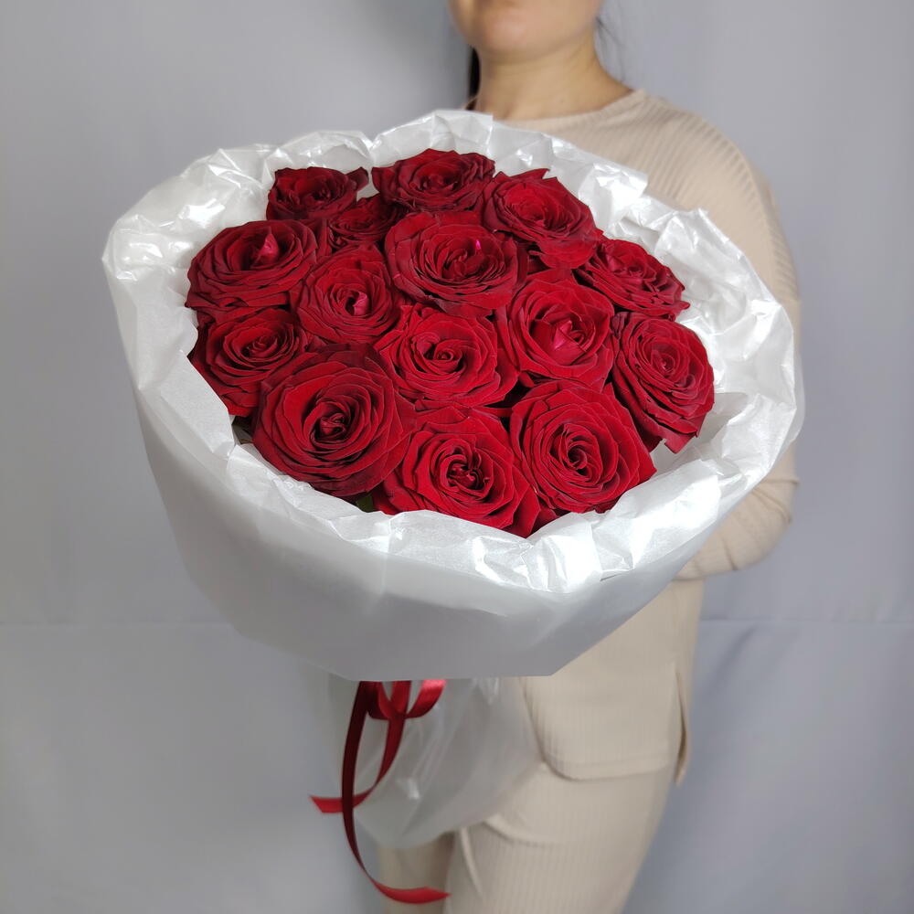 🍒 Букет из 15 красных роз Ред Наоми🌹
