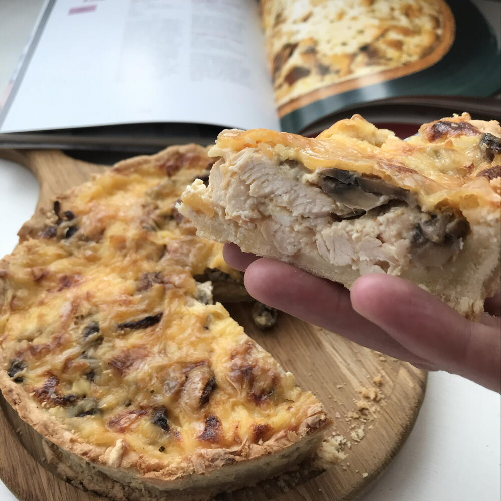 Пирог (киш) с курицей и грибами