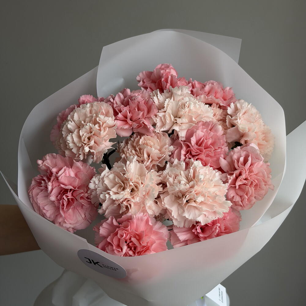 Mono bouquet of dianthus