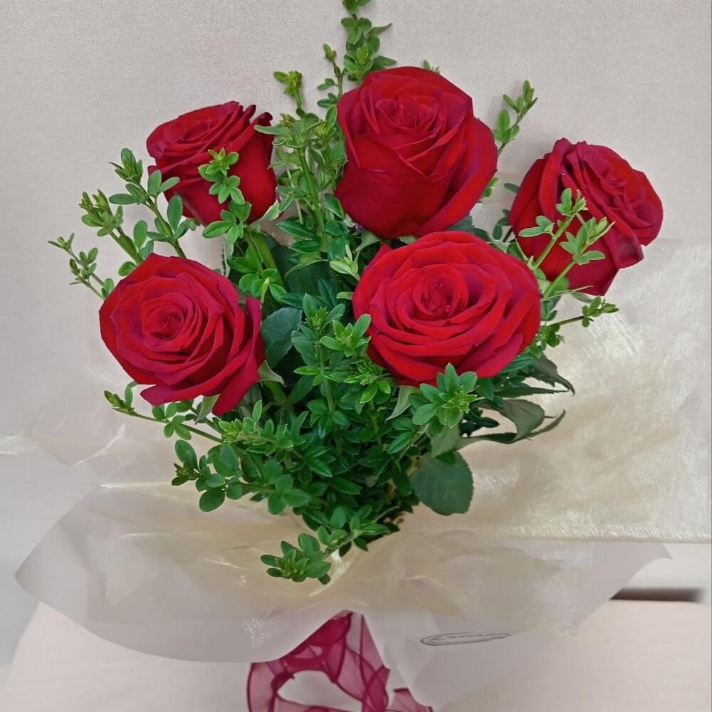 Elegant 5 Holland Roses