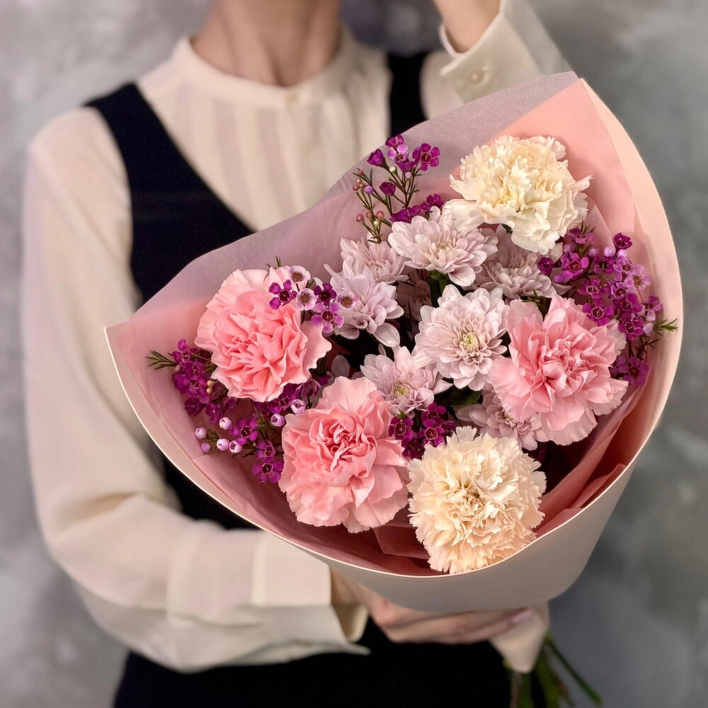 Нежный розовый ароматный букет хризантема, диантусы и хамелациум🌸 1 сентября