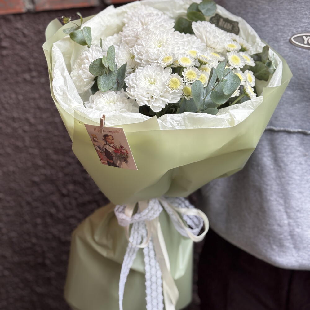 Букет с хризантемой