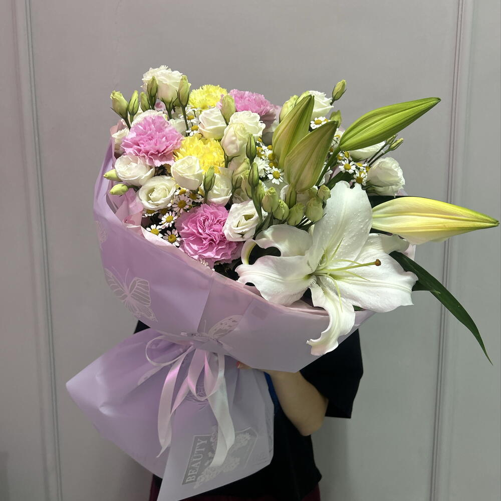Luxurious bouquet with a lily