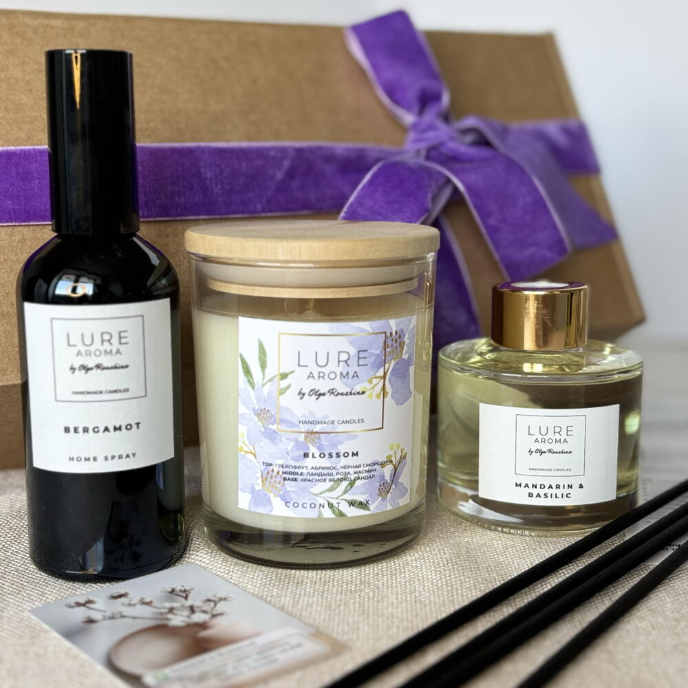 Подарочный набор Свеча ароматическая Blossom 250 мл, Интерьерный спрей Bergamot 100 мл, Диффузор Mandarin basilic 100 мл