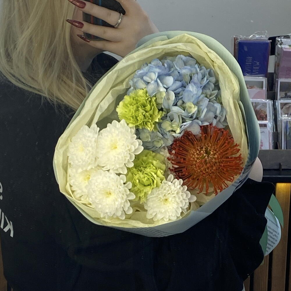 «Дофамин в деталях» 🎀 с гортензией, нутаном, диантусами и хризантемой
