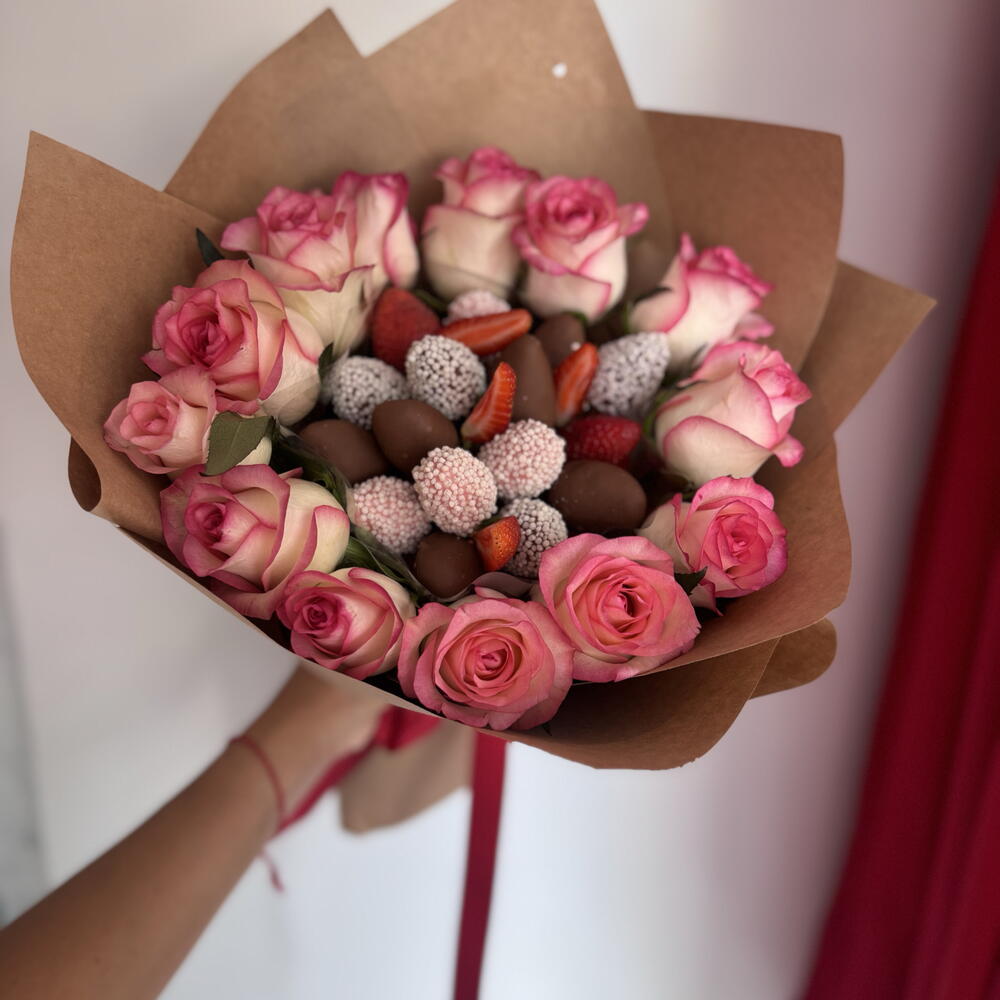 15 roses with strawberries