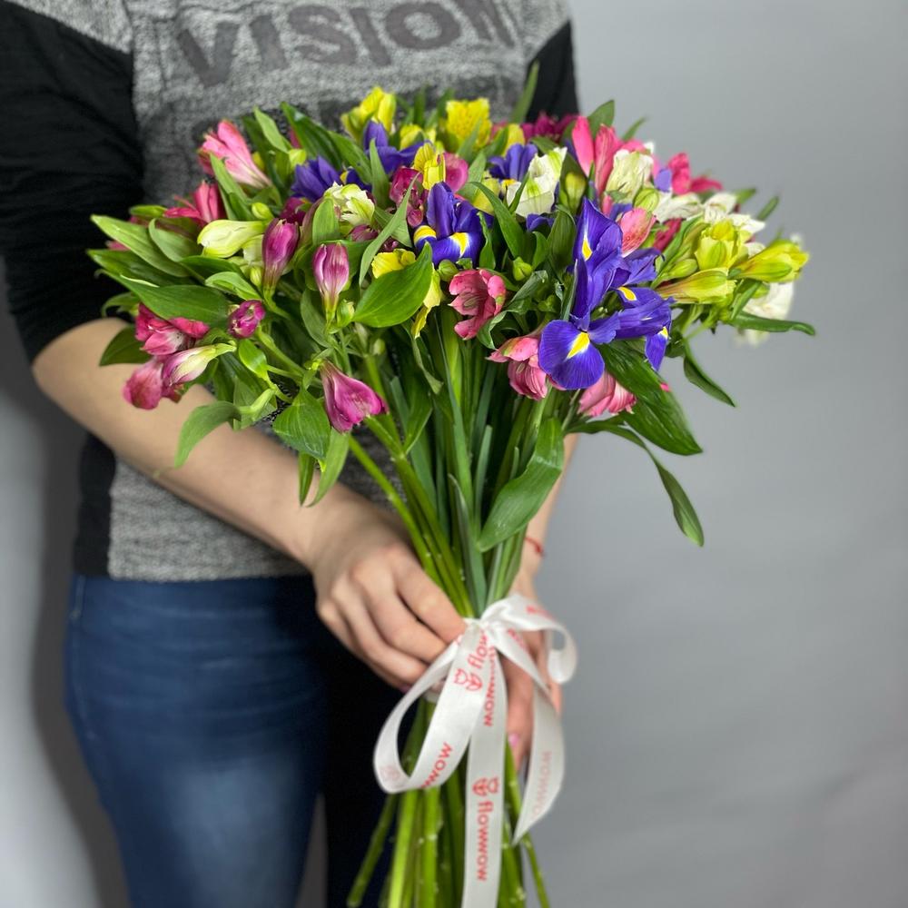 Букет Райские цвета Ирисы с Альстромерией
