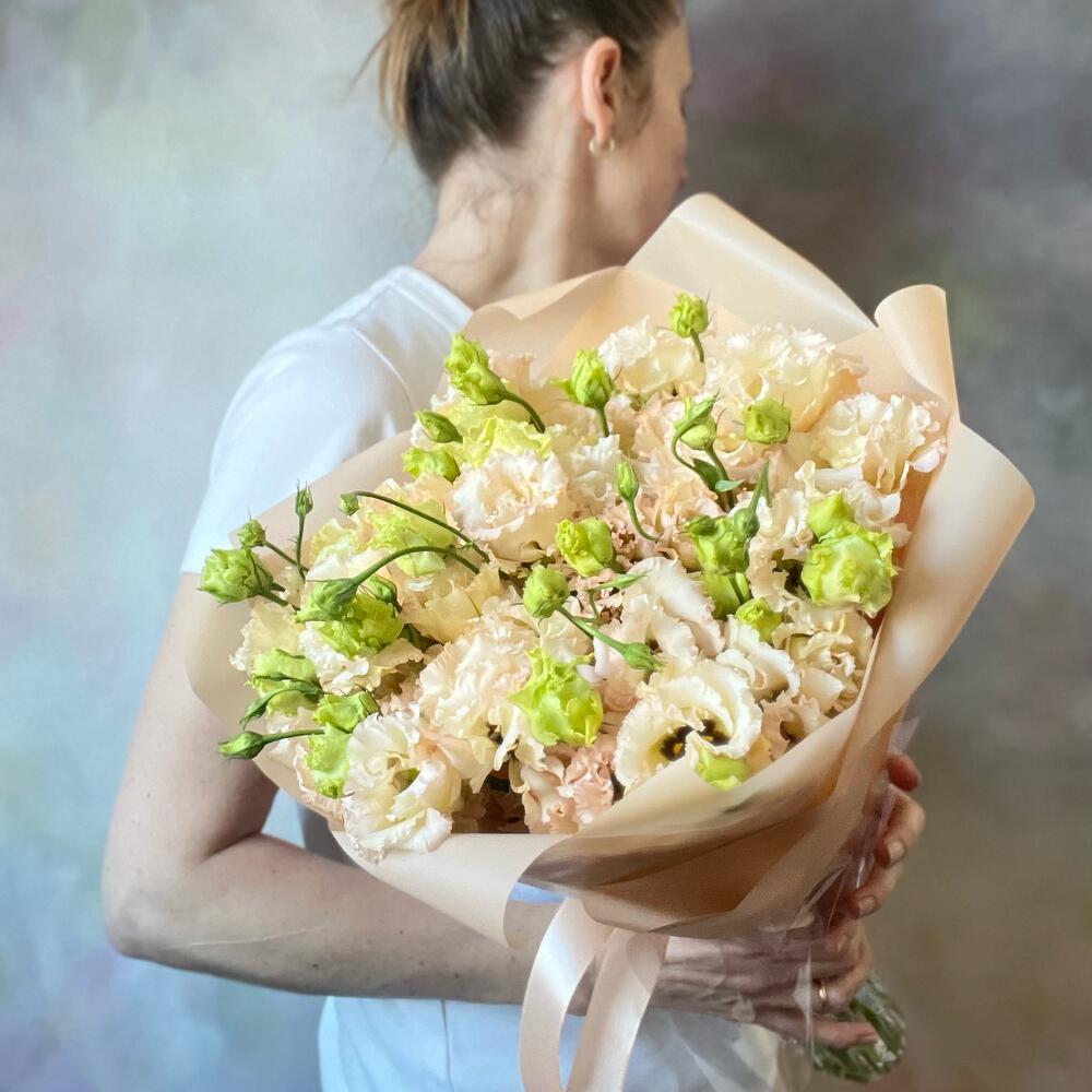 Персиковая эустома