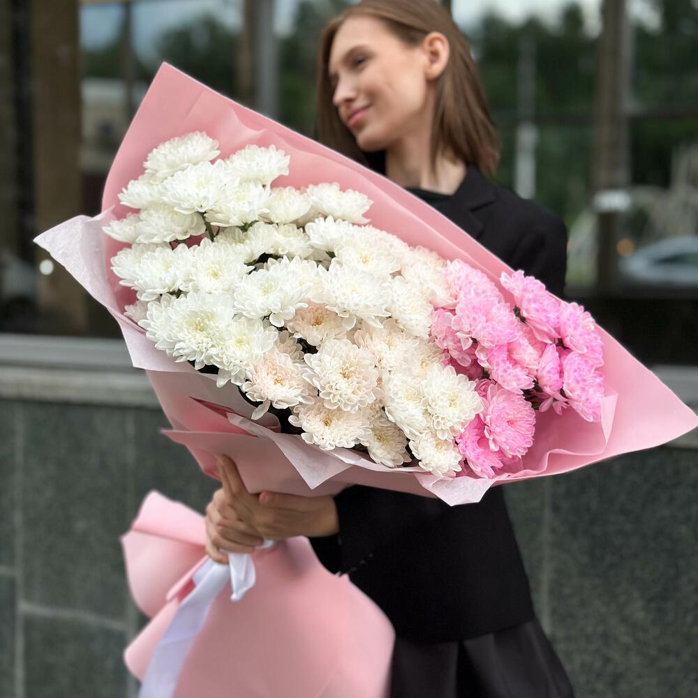 Букет хризантем розовые и белые