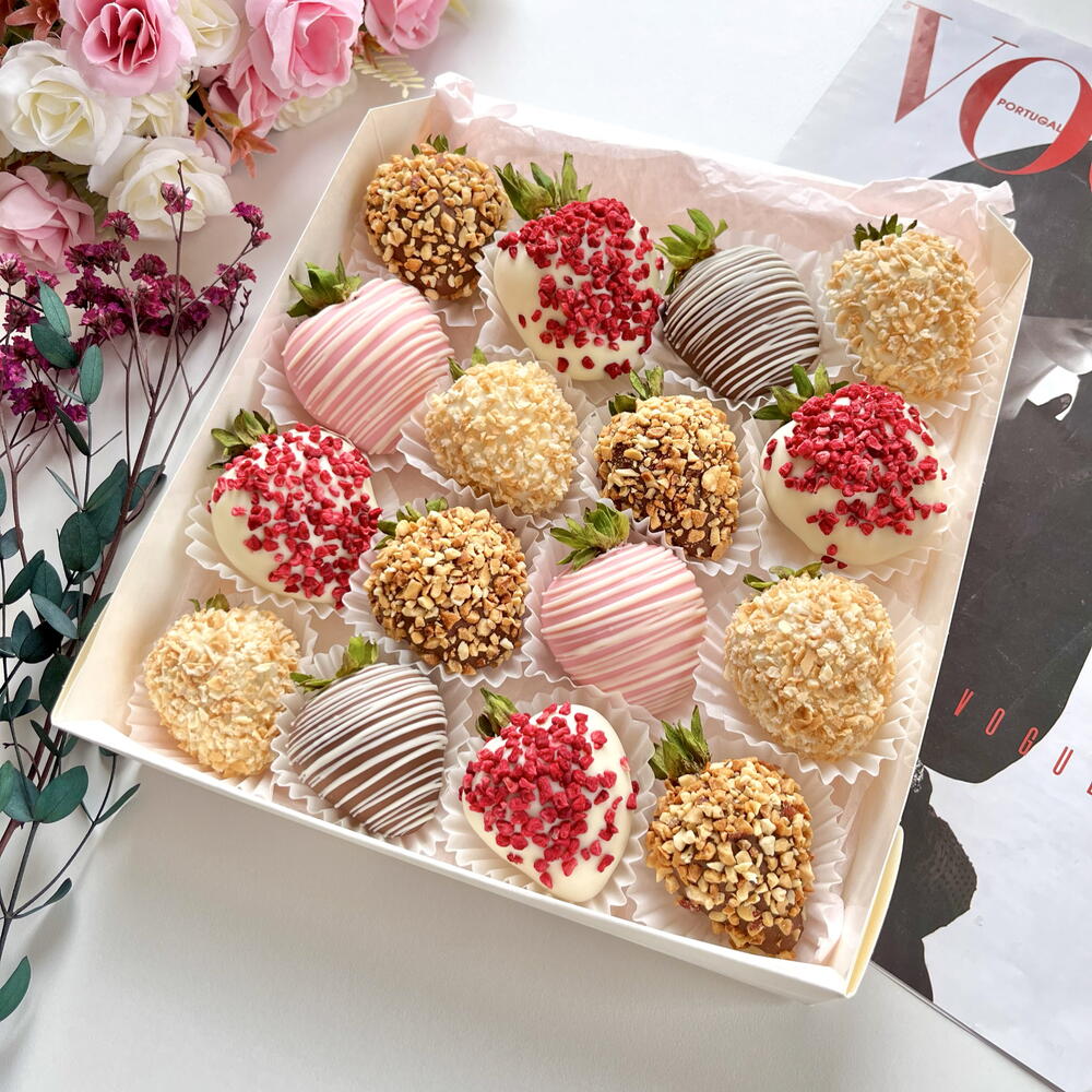Клубника в шоколаде набор Наслаждение ХИТ ДНЯ + подарок от Vivienne Sabo — румяна MACARON 16-20 ягод