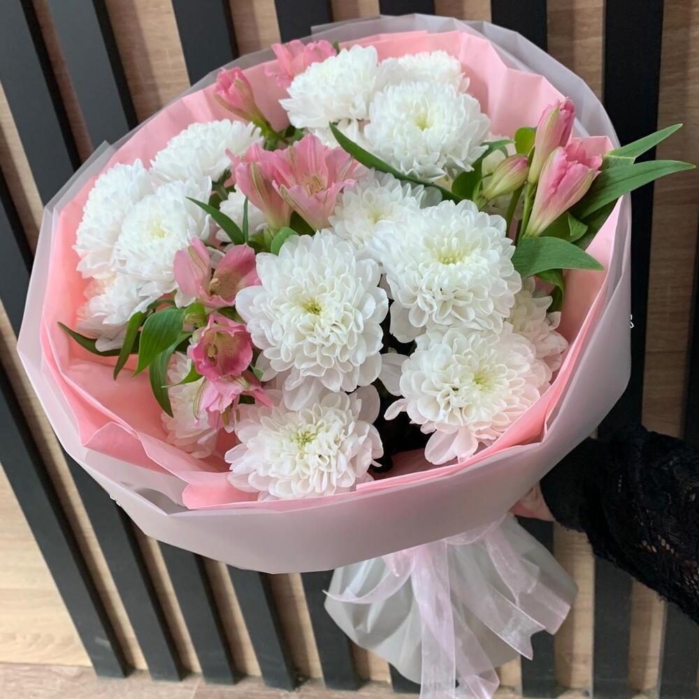 Авторский букет с хризантемой и альстромерия💕