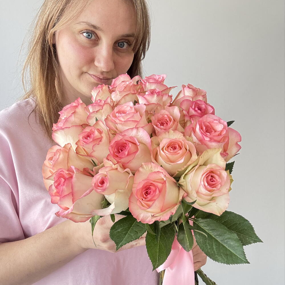 21 роза Эквадор  60 см