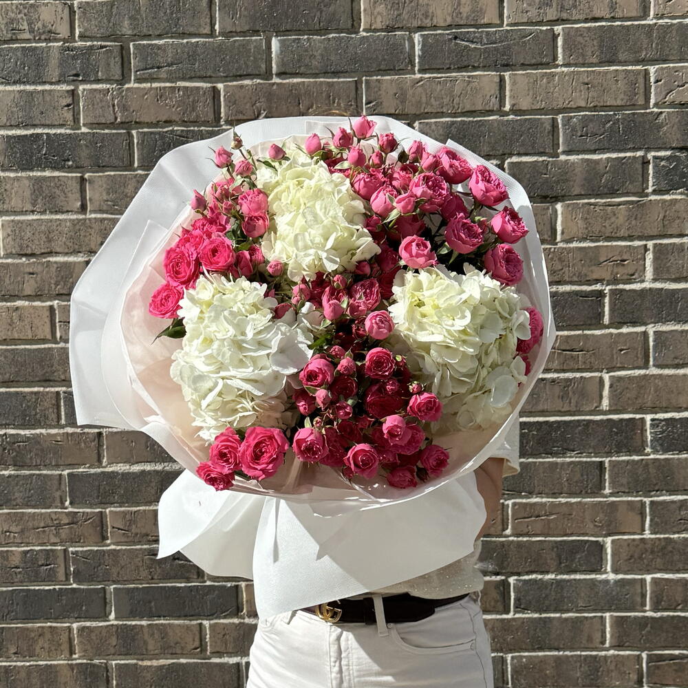 A huge bouquet of spray roses and hydrangea