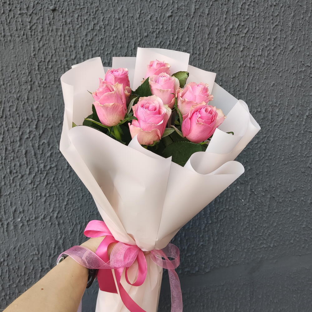 Букет из 7 роз Целеб Хермоса