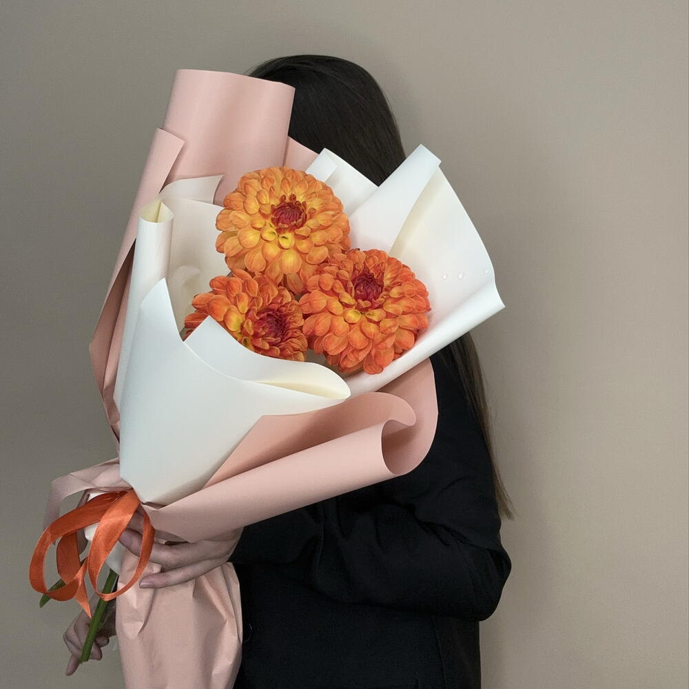Комплиментарный букет из 3 оранжевых георгин 🧡
