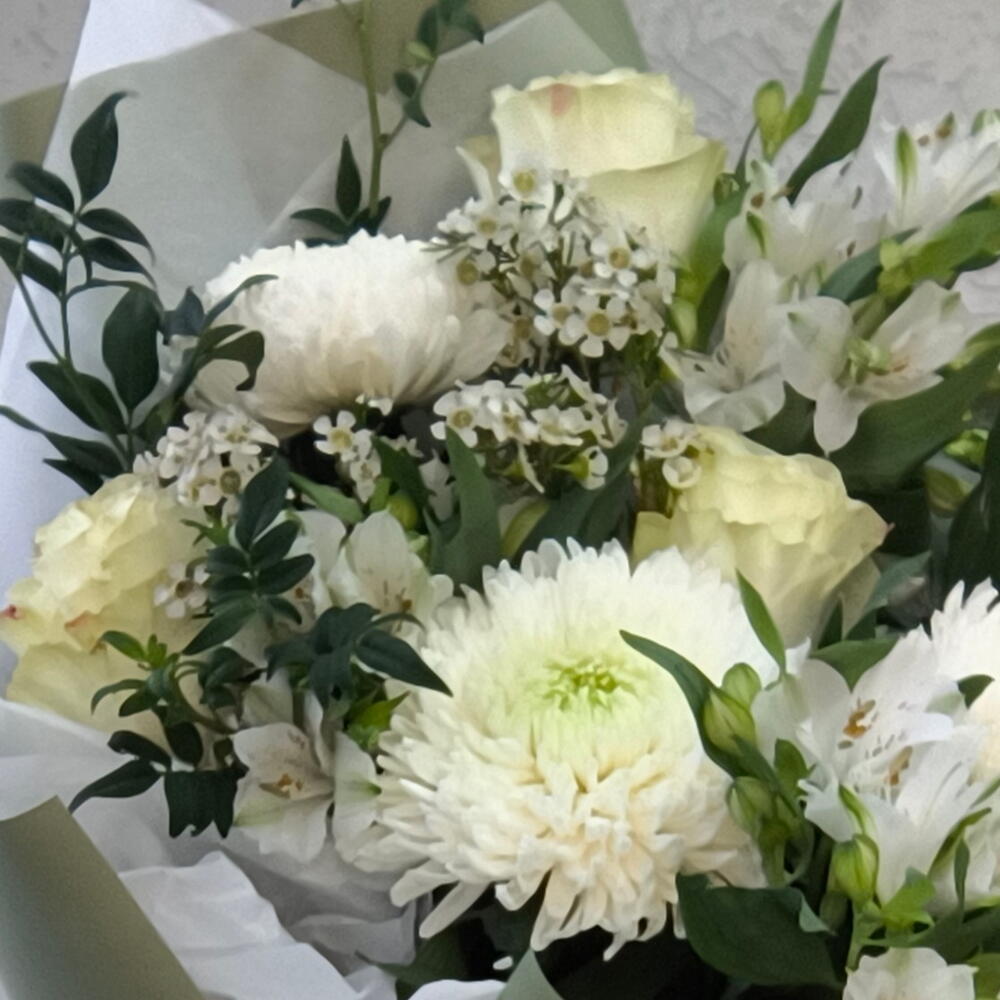 Букет из роз с альстромерией (709)
