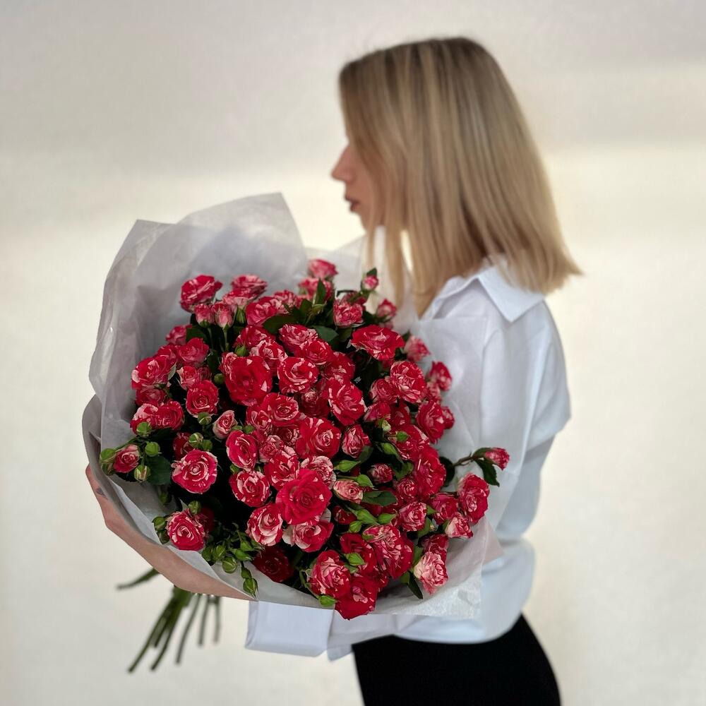 Стильный большой букет из кустовых мраморных роз ♥️