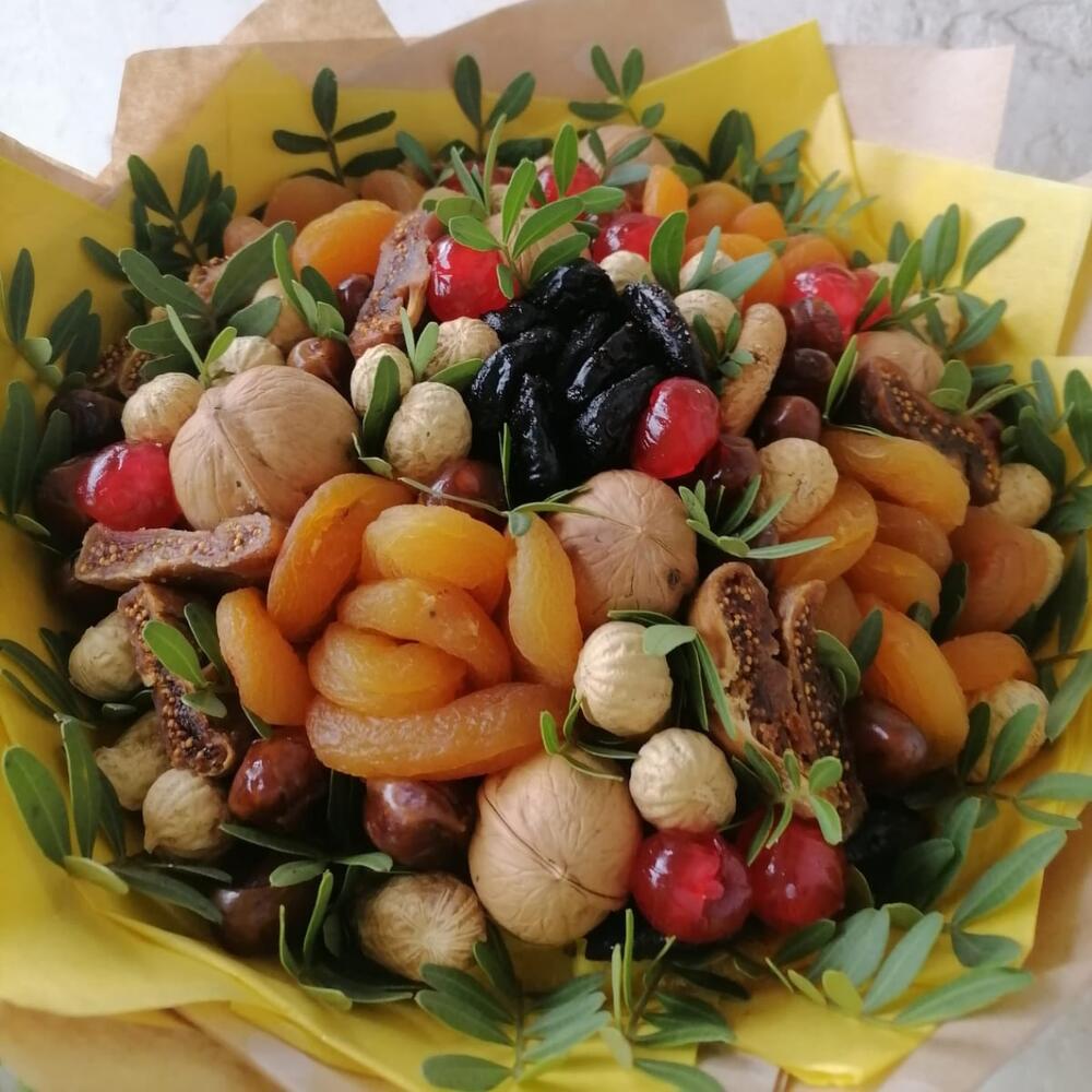 Букет с сухофруктами и орехами