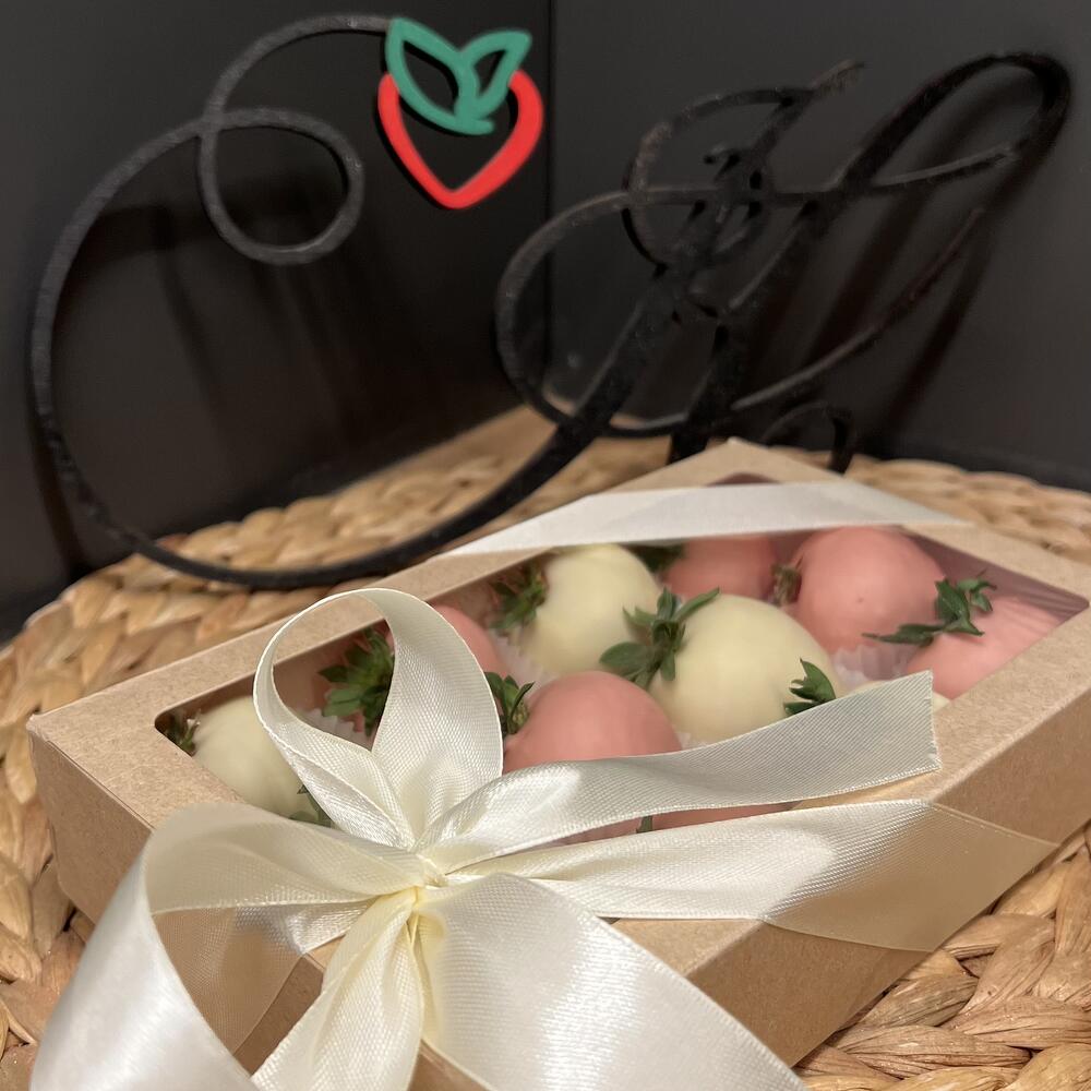Клубника в шоколаде белом и розовом