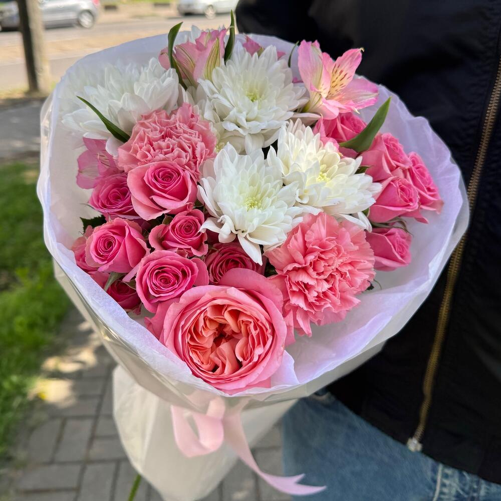 Delicate prefabricated bouquet of tenderness