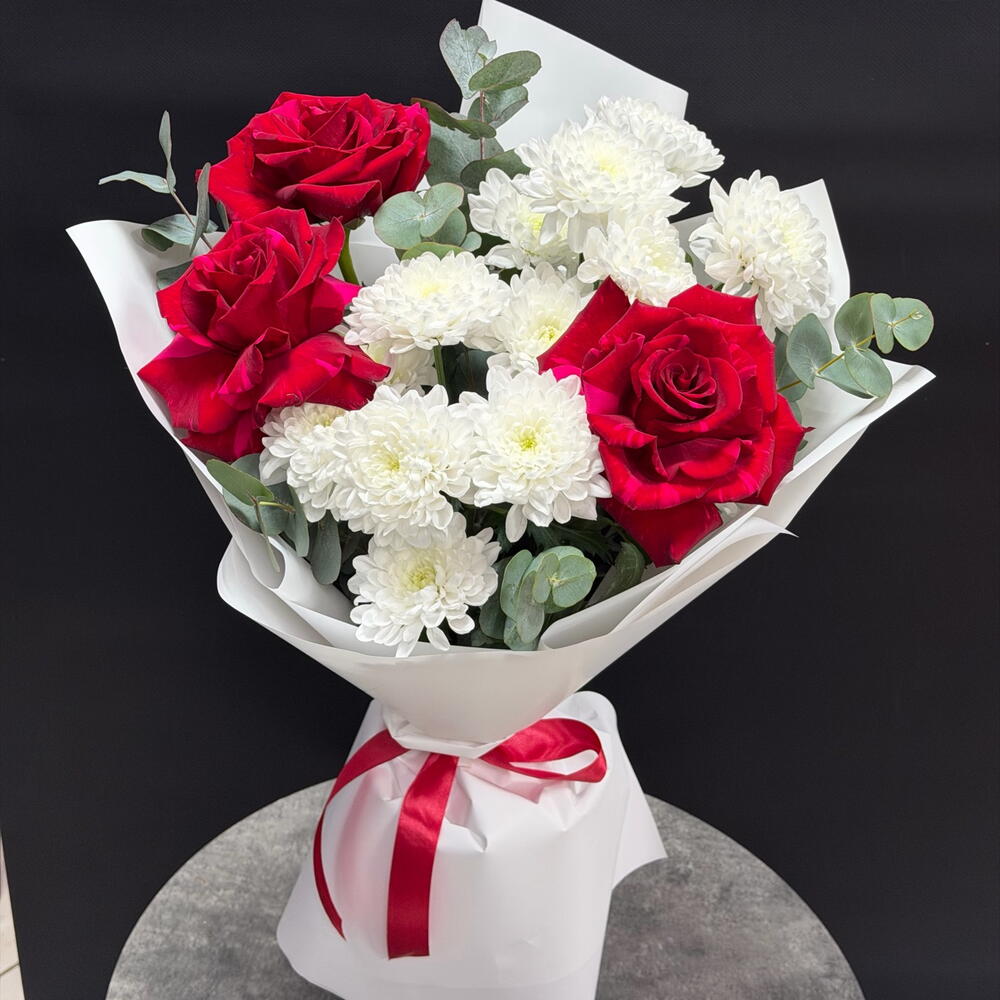 Красная Роза 🌹 с хризантемой