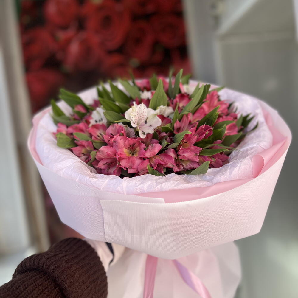 Пышный букет Альстромерия