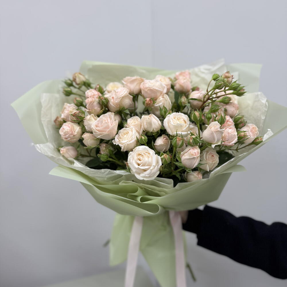 Букет Дика из кустовой розы 9 веток в упаковке