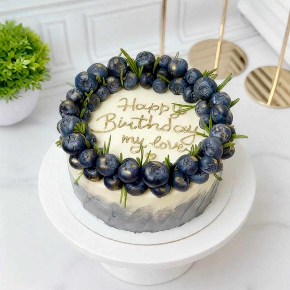 Торт на день рождения с голубикой,с мазками «Happy Birthday