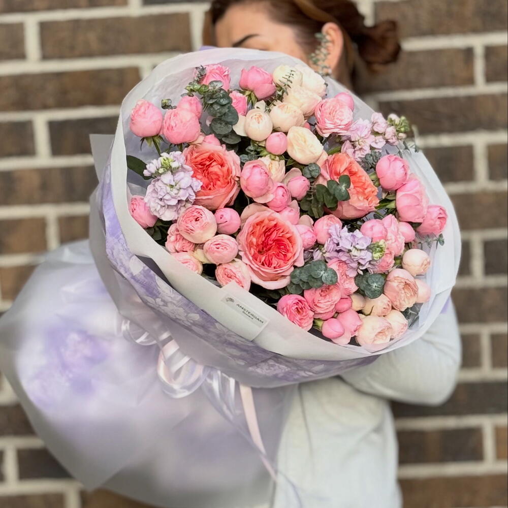 Large bouquet with peony-style roses
