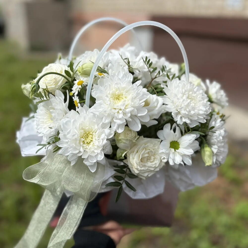 Ромашковое поле с Эустомой