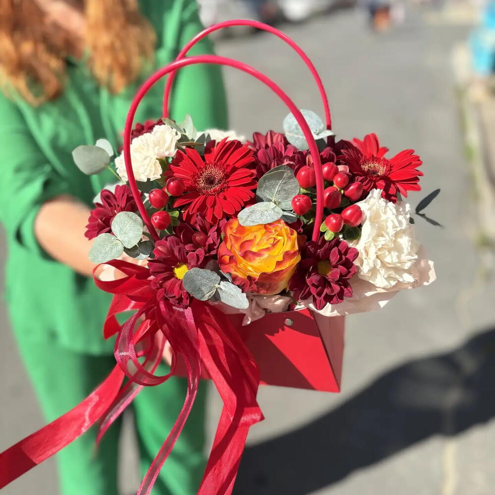 Композиция с хризантемой