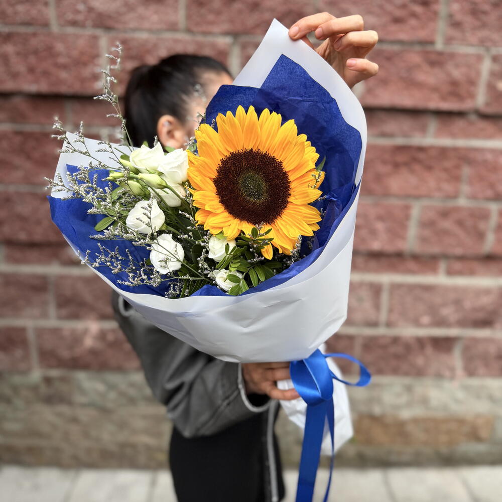 «Солнечный калейдоскоп: подсолнух, эустома, лимониум и фисташка» 🌈🌻