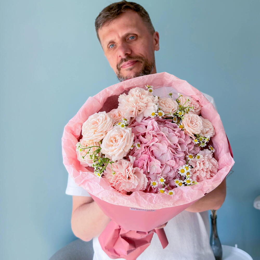 Букет с гортензией, розой Бомбастик и ромашками «Розовый закат» 🌸🤍 40816