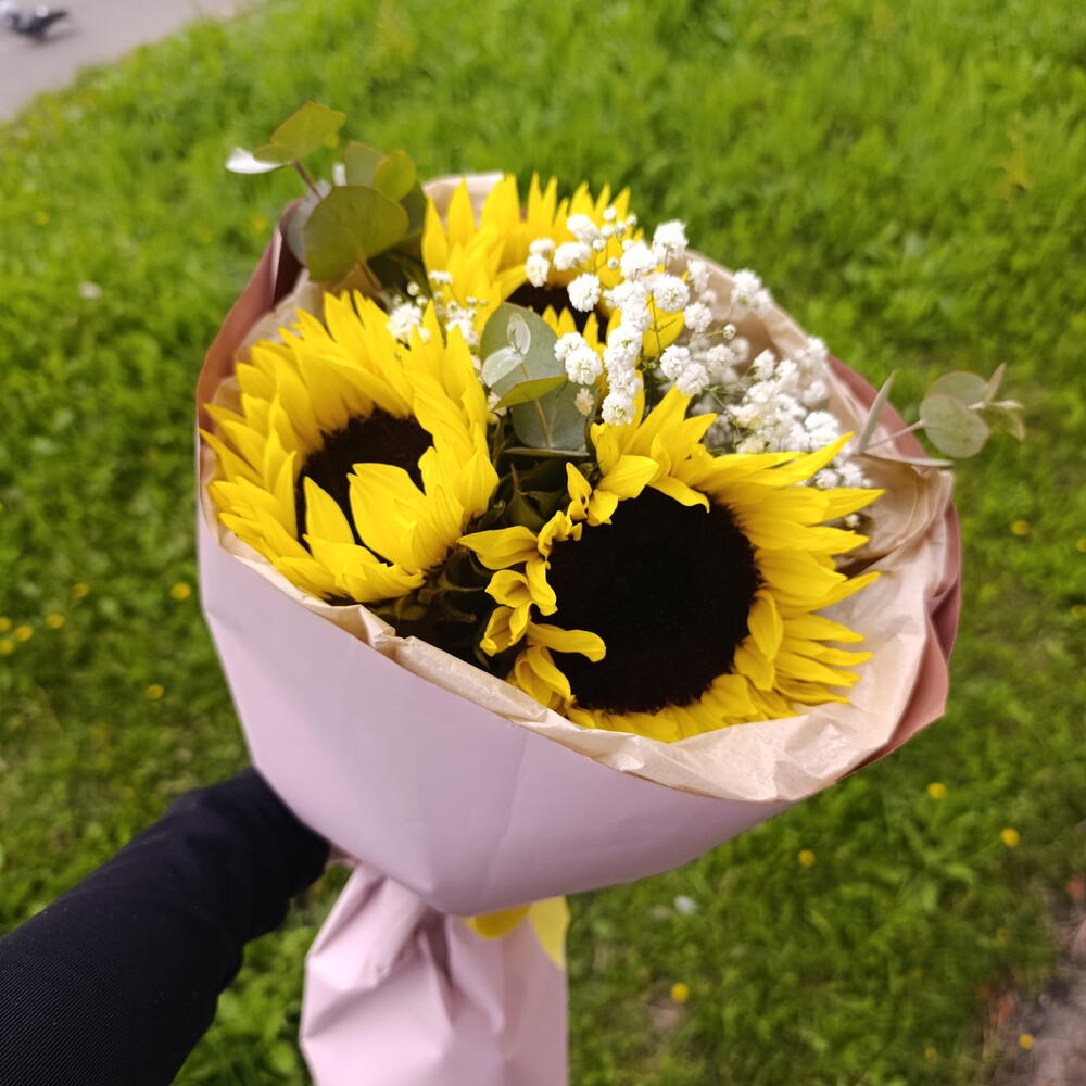 Букет с подсолнухами