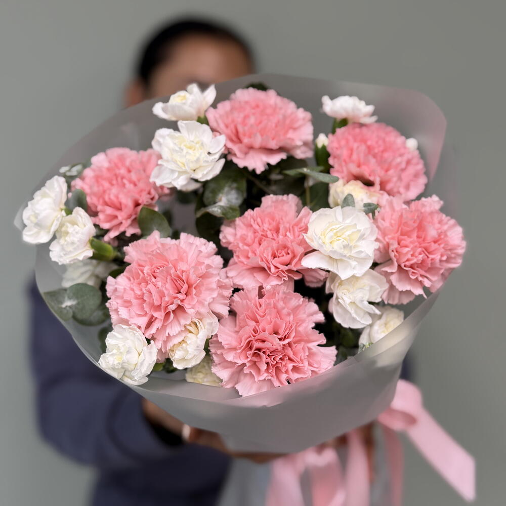 Стойкий букет «Утро в саду мадам Клэр🌸» из диантусов 💐