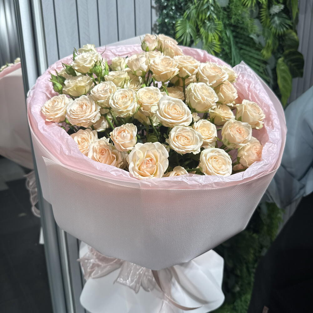 Букет кустовых роз 38007