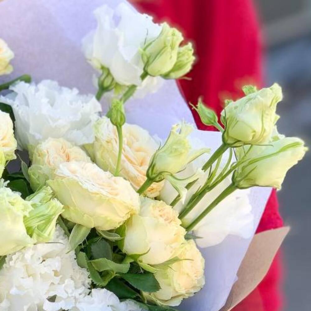 Букет Эустом и Розы