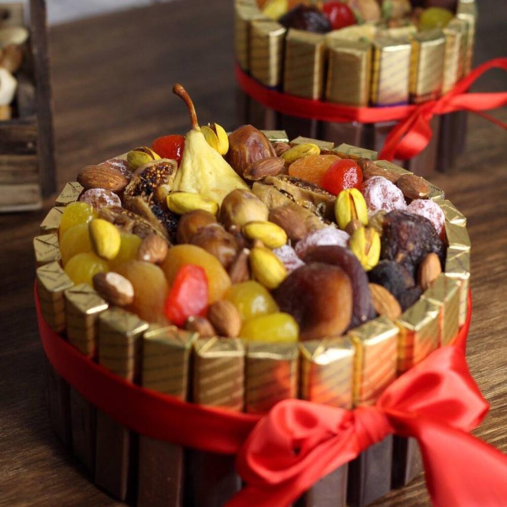 Бенто торт с шоколадом Мерси и сублимированными фруктами, орехами ...