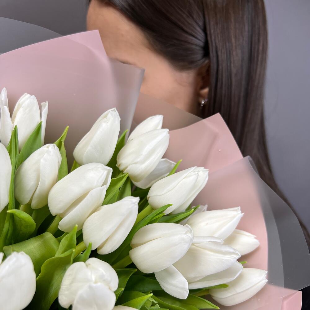 St bouquet 22 из 25 белых тюльпанов