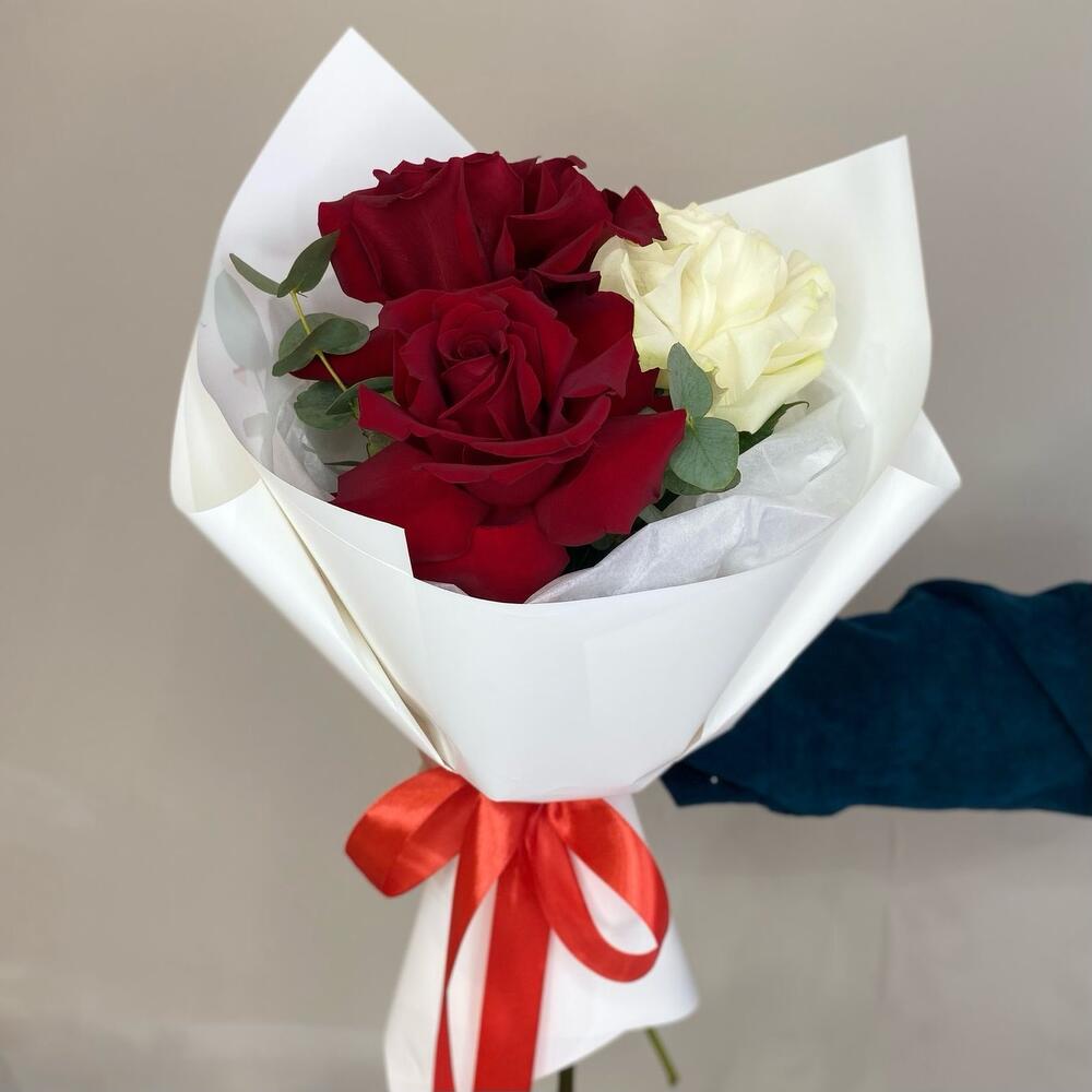 Комплимент Букет из 3 французских роз🌹
