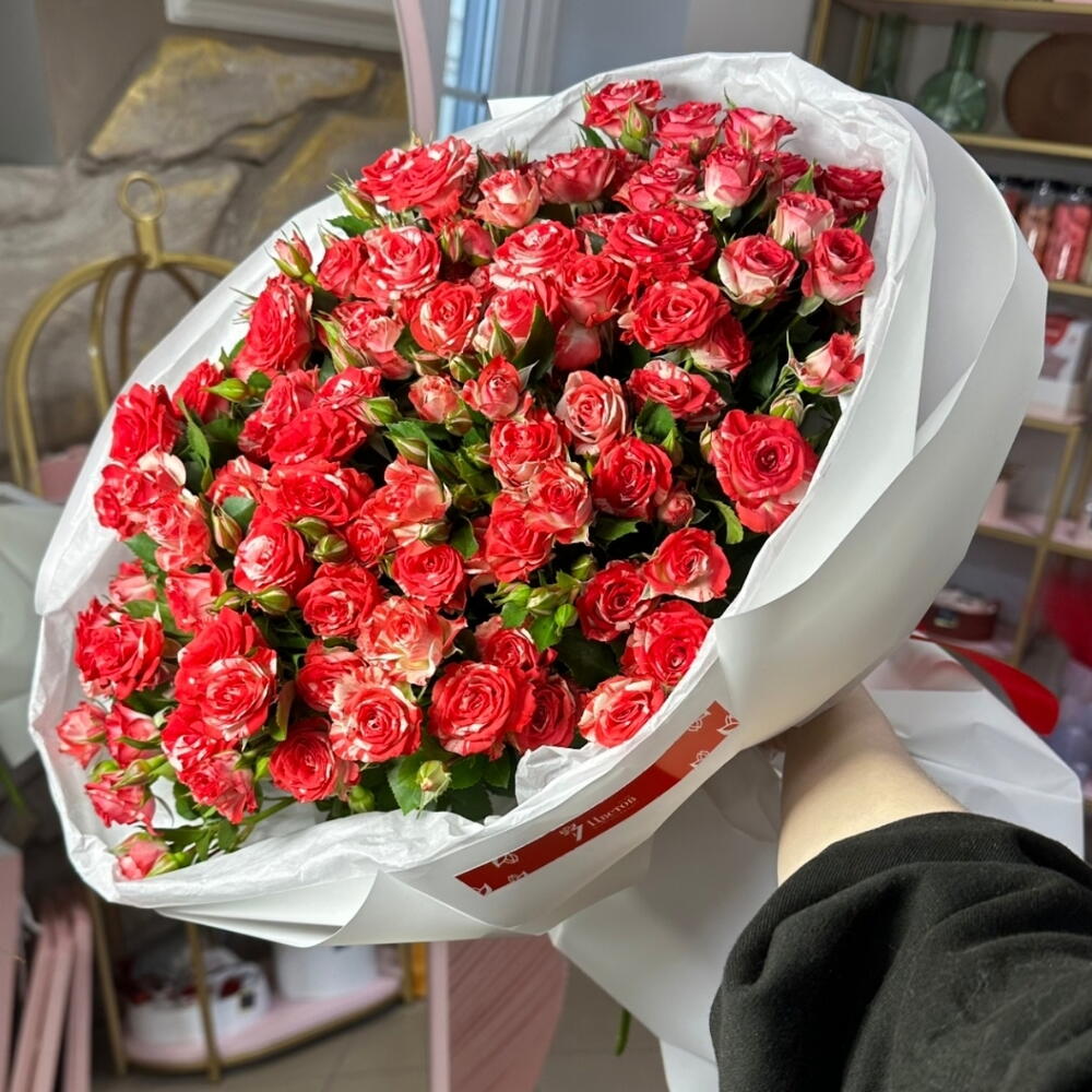 Букет 19 кустовых роз Фаер Ворк