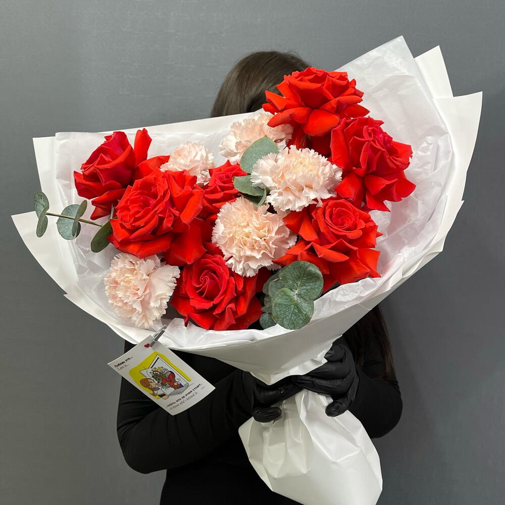 Авторский букет «love is»