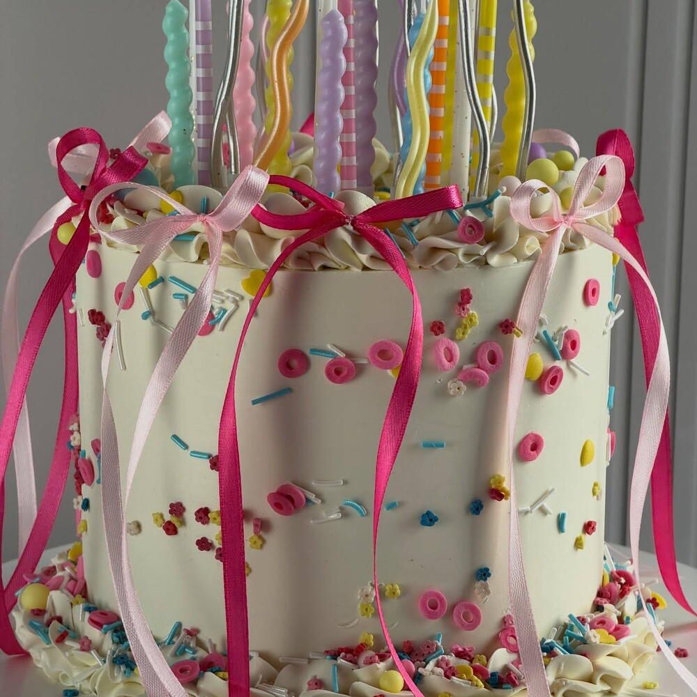 Dopamine cake с ярким оформлением