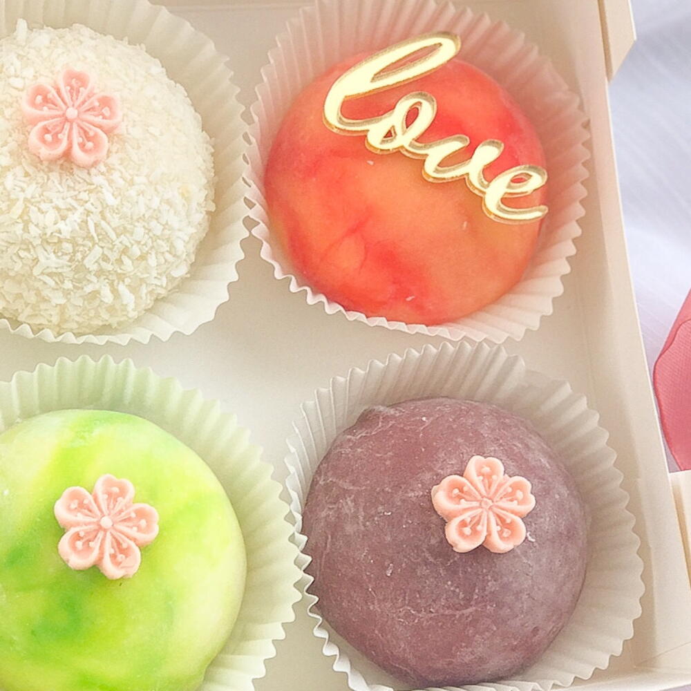 Мини бокс пирожных моти «Love»