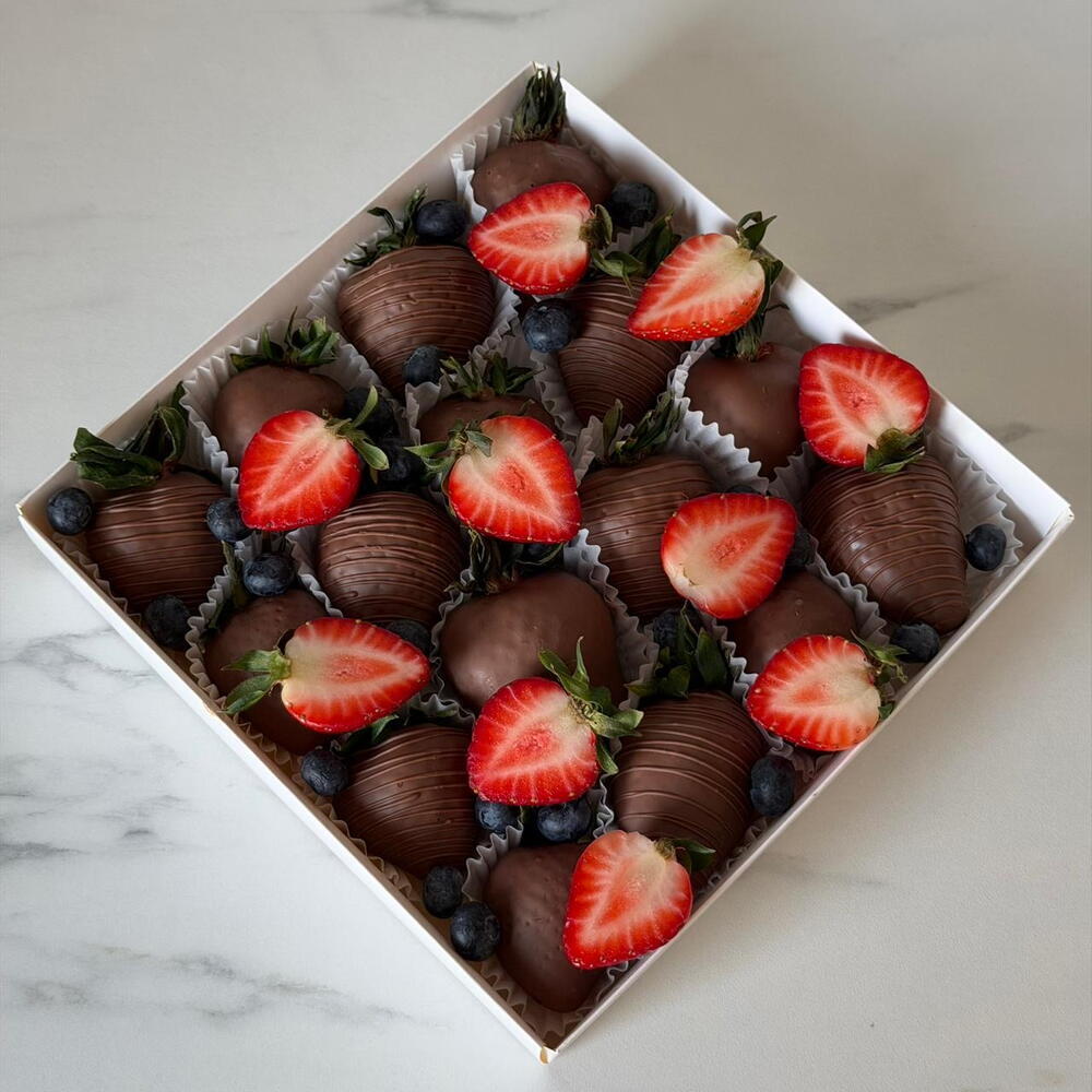 Chocolate-Covered Strawberry Delight Box