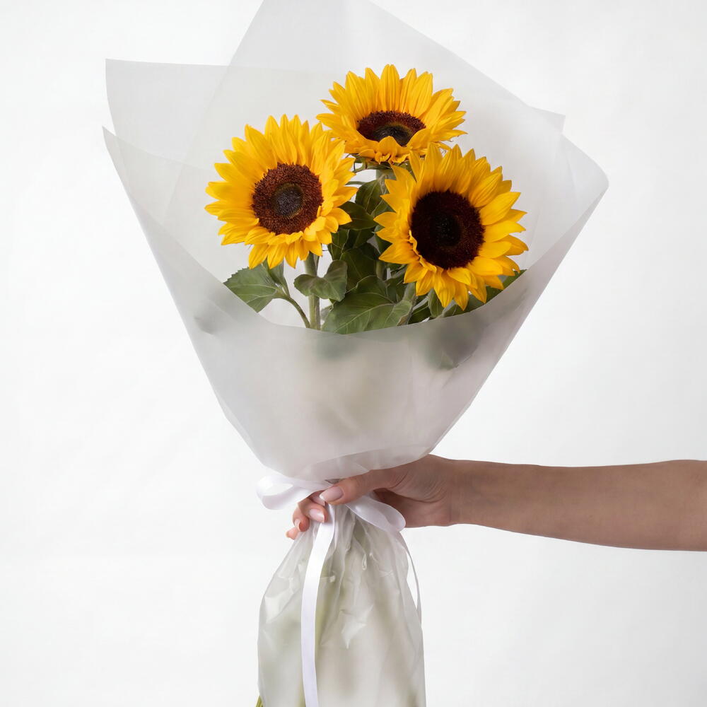 Монобукет из трех подсолнухов от XOFLOWERS