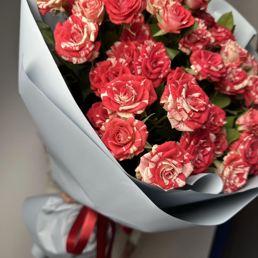 - Кустовых роз букет 💐