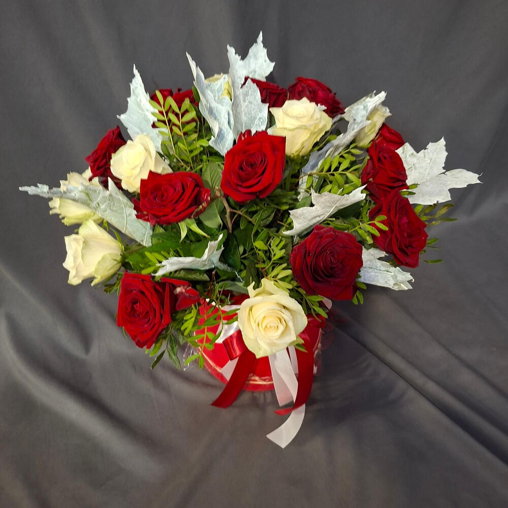 Коробка с 25  розами микс